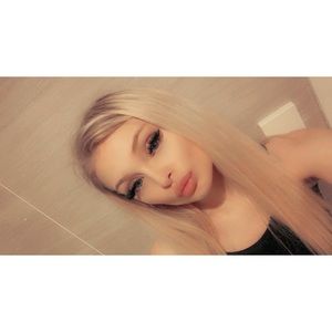 Meet your Posher, Chloe